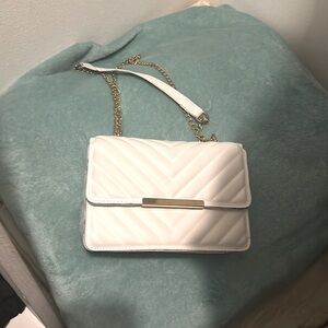 PURSE CAN BE USED AS A SHOULDER BAG.PRACTICALLY NEW WORN TO TEST OUT.NEGOTIABLE.